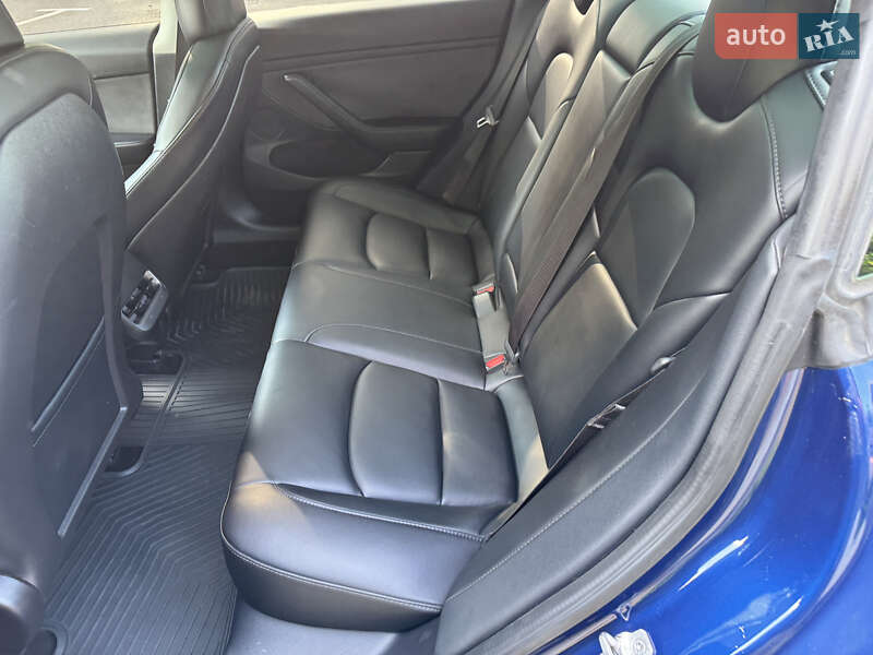 Седан Tesla Model 3 2022 в Киеве