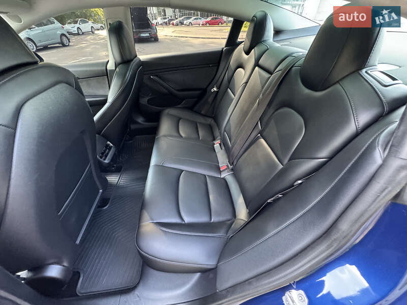 Седан Tesla Model 3 2022 в Киеве