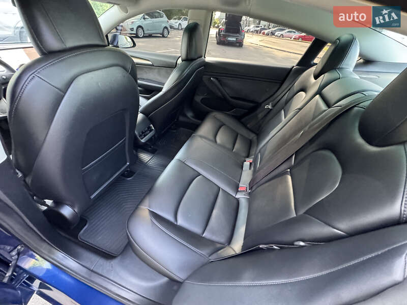 Седан Tesla Model 3 2022 в Киеве