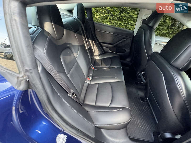 Седан Tesla Model 3 2022 в Киеве