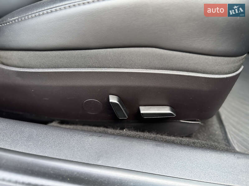 Седан Tesla Model 3 2022 в Киеве