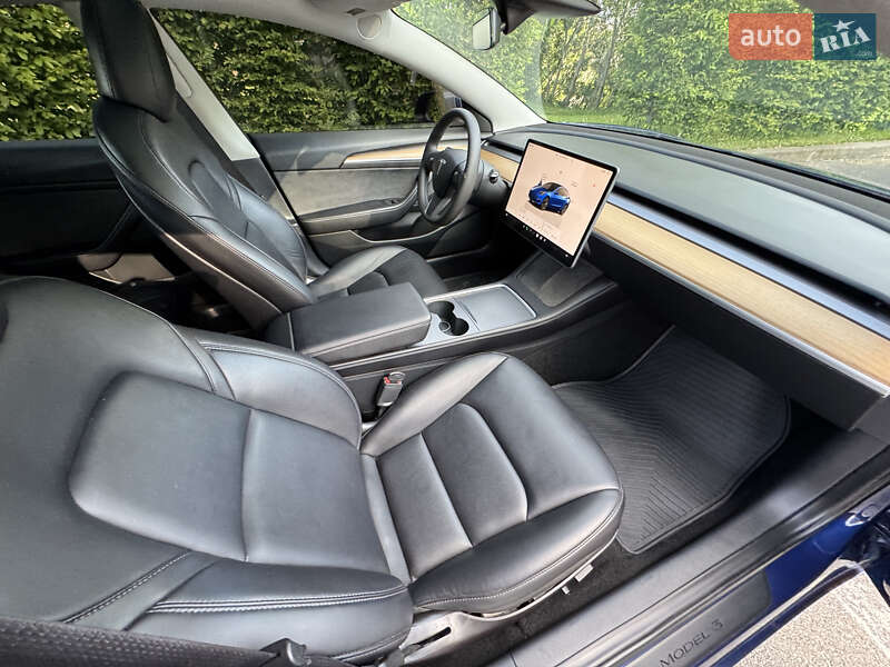 Седан Tesla Model 3 2022 в Киеве