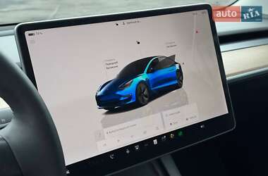 Седан Tesla Model 3 2022 в 
