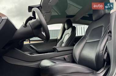 Седан Tesla Model 3 2022 в 