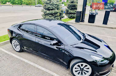Седан Tesla Model 3 2023 в 