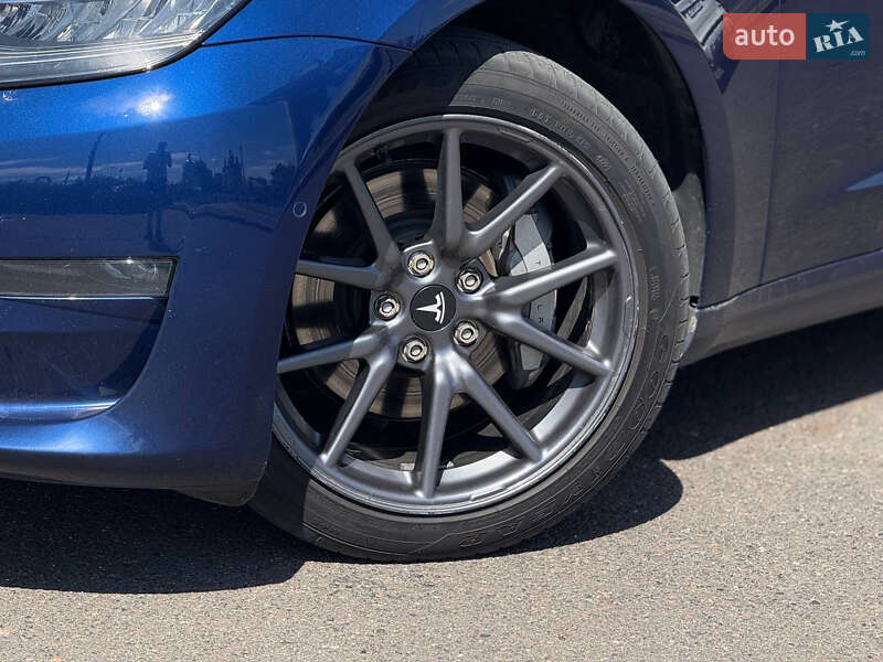 Седан Tesla Model 3 2018 в Кривому Розі