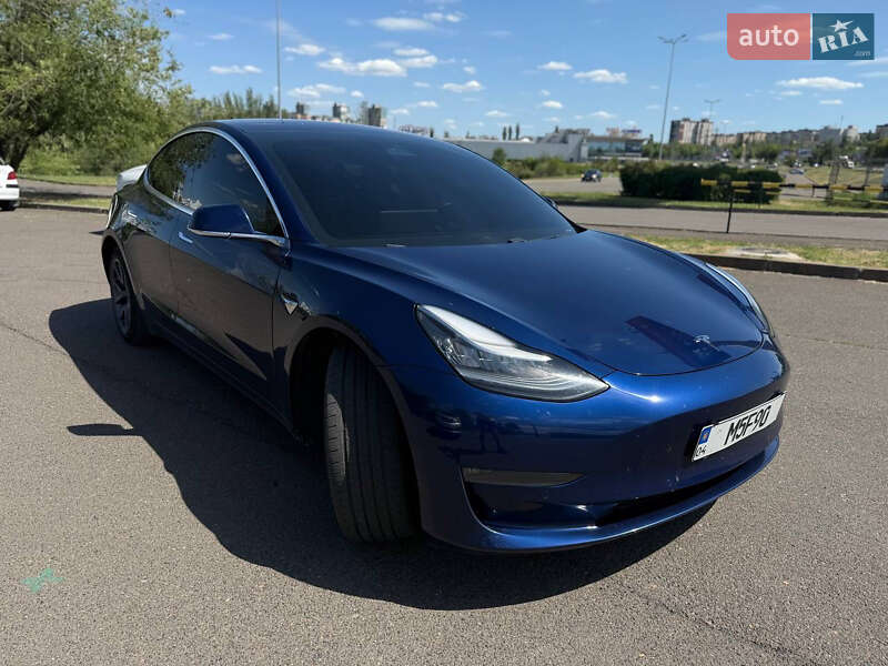 Седан Tesla Model 3 2018 в Кривому Розі