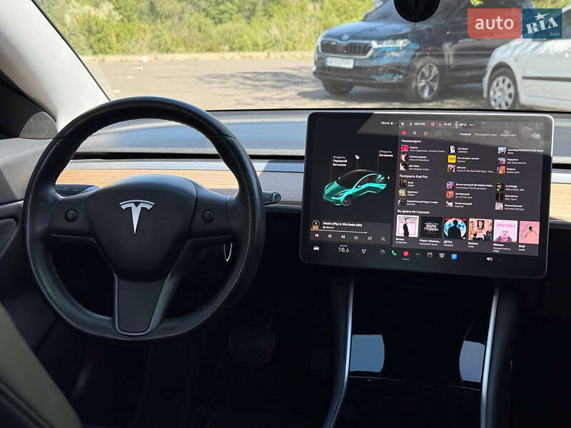 Седан Tesla Model 3 2018 в Кривому Розі