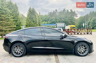 Седан Tesla Model 3 2021 в 