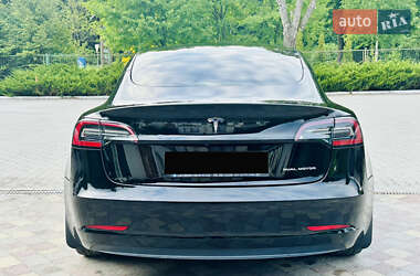 Седан Tesla Model 3 2021 в 