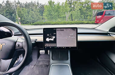 Седан Tesla Model 3 2021 в 