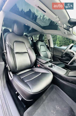 Седан Tesla Model 3 2021 в 