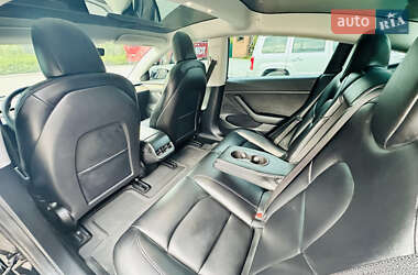 Седан Tesla Model 3 2021 в 