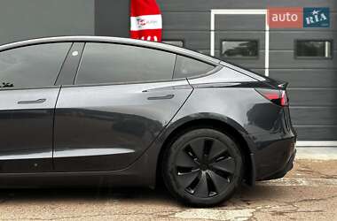 Седан Tesla Model 3 2024 в 
