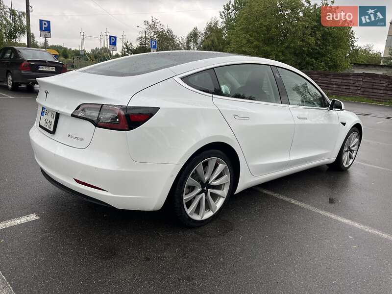 Седан Tesla Model 3 2019 в Здолбуніві