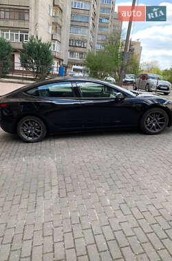 Седан Tesla Model 3 2022 в 