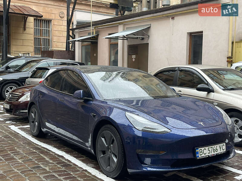 Седан Tesla Model 3 2021 в Львові