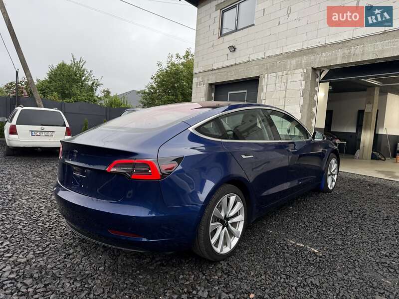 Седан Tesla Model 3 2018 в Луцке