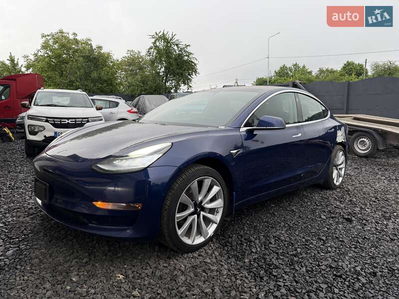 Седан Tesla Model 3 2018 в Луцке