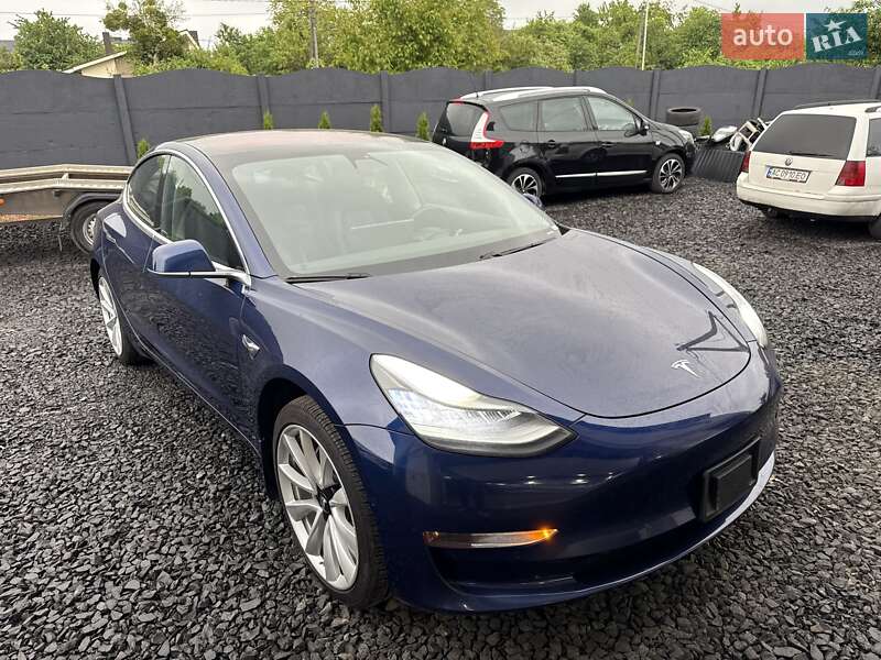 Седан Tesla Model 3 2018 в Луцке