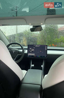 Седан Tesla Model 3 2019 в 