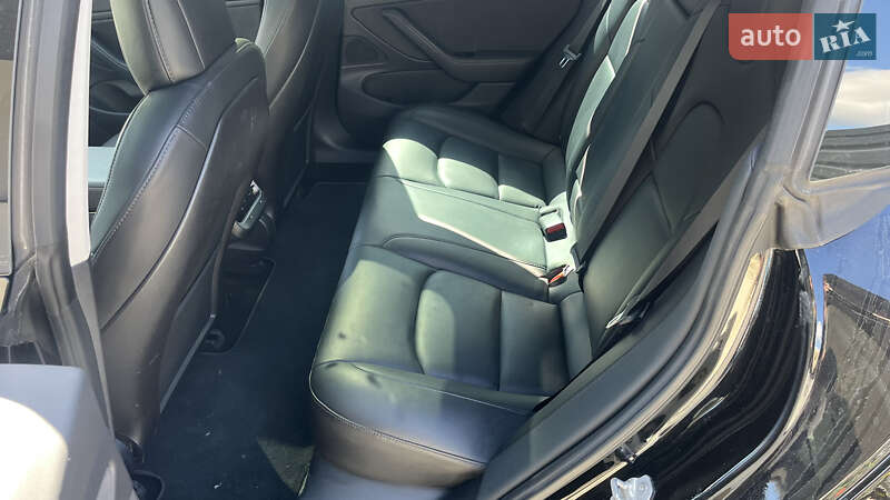 Седан Tesla Model 3 2018 в Києві