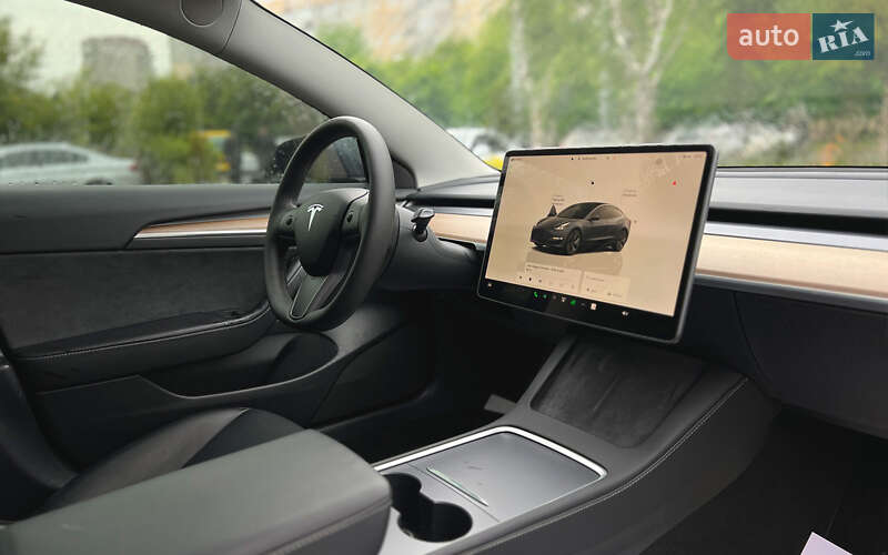 Седан Tesla Model 3 2023 в Львові
