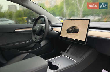 Седан Tesla Model 3 2023 в 