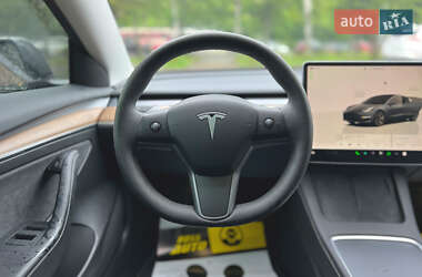 Седан Tesla Model 3 2023 в 