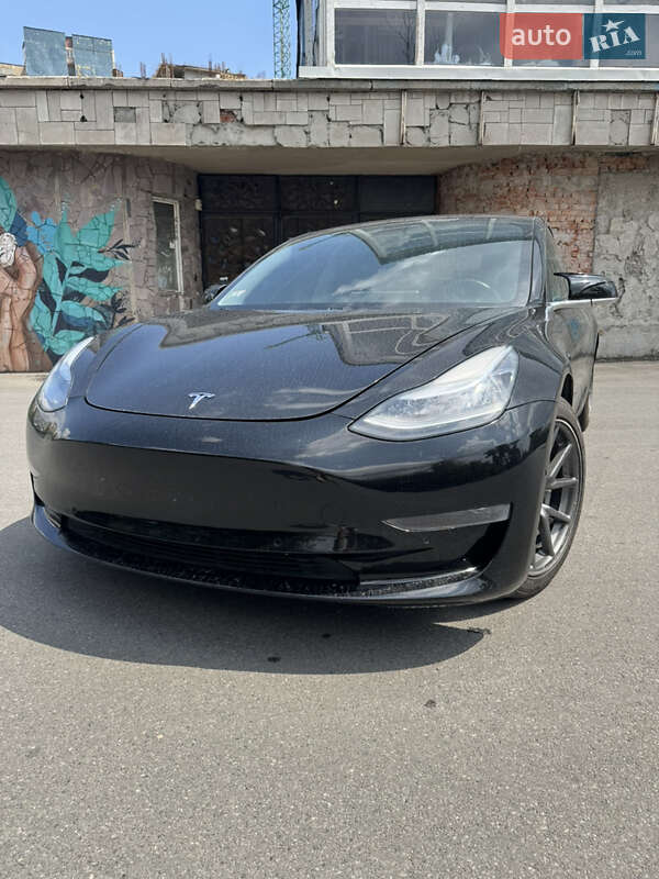 Седан Tesla Model 3 2019 в 