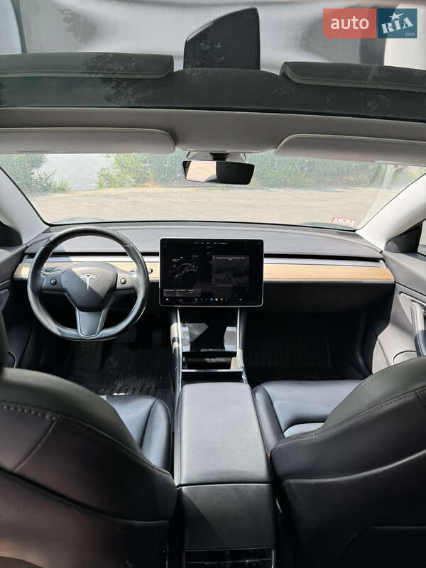 Седан Tesla Model 3 2019 в Днепре
