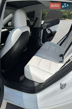 Седан Tesla Model 3 2020 в 