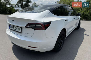 Седан Tesla Model 3 2020 в 