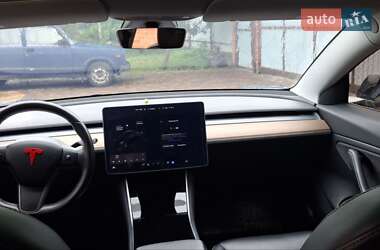 Седан Tesla Model 3 2019 в 