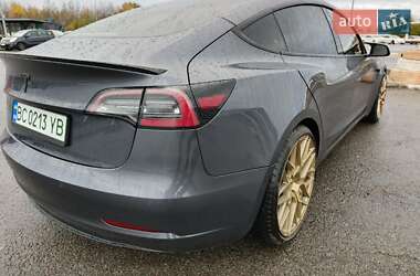 Седан Tesla Model 3 2021 в 