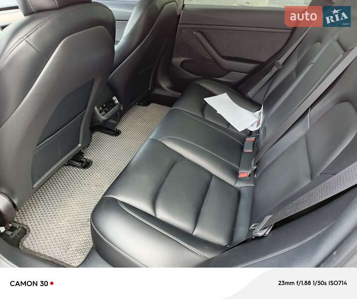 Седан Tesla Model 3 2021 в Львові