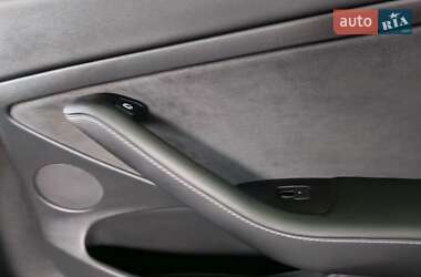 Седан Tesla Model 3 2021 в 