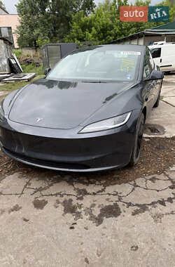 Седан Tesla Model 3 2024 в 