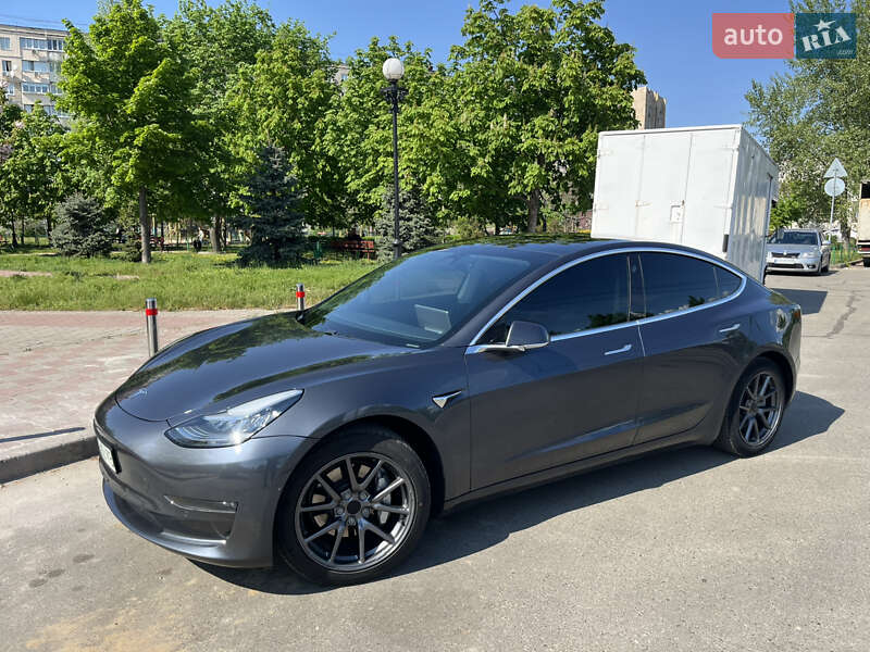 Седан Tesla Model 3 2020 в Киеве
