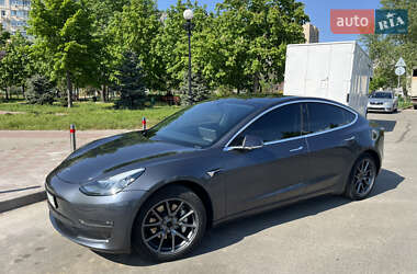 Седан Tesla Model 3 2020 в 