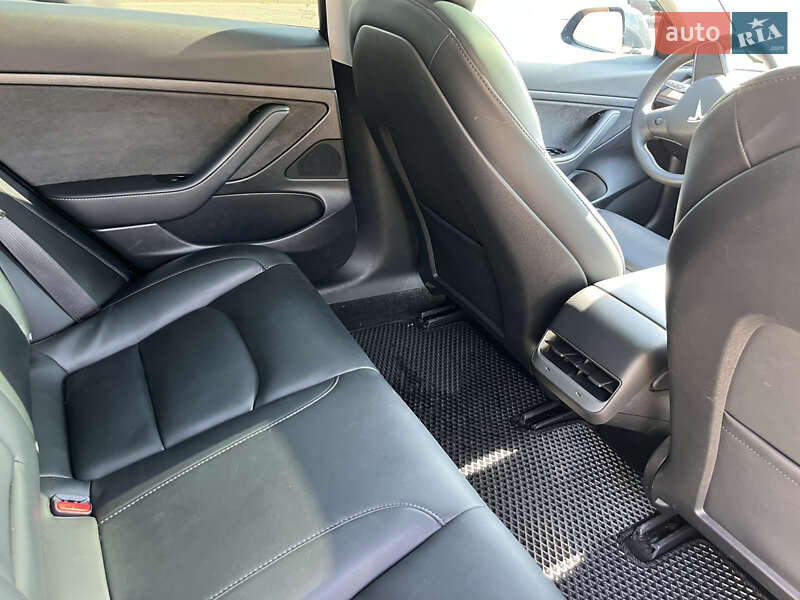 Седан Tesla Model 3 2020 в Киеве