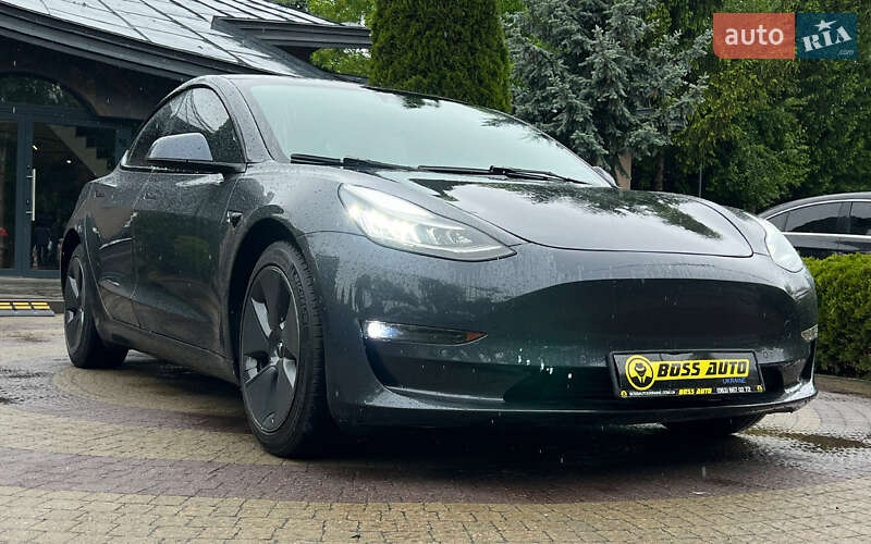 Седан Tesla Model 3 2021 в 