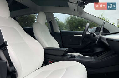 Седан Tesla Model 3 2021 в 
