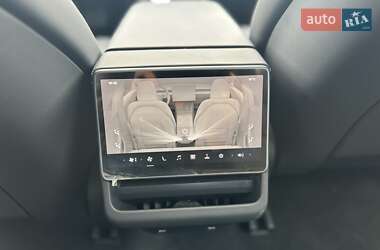 Седан Tesla Model 3 2024 в 