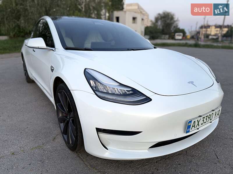 Седан Tesla Model 3 2019 в Києві