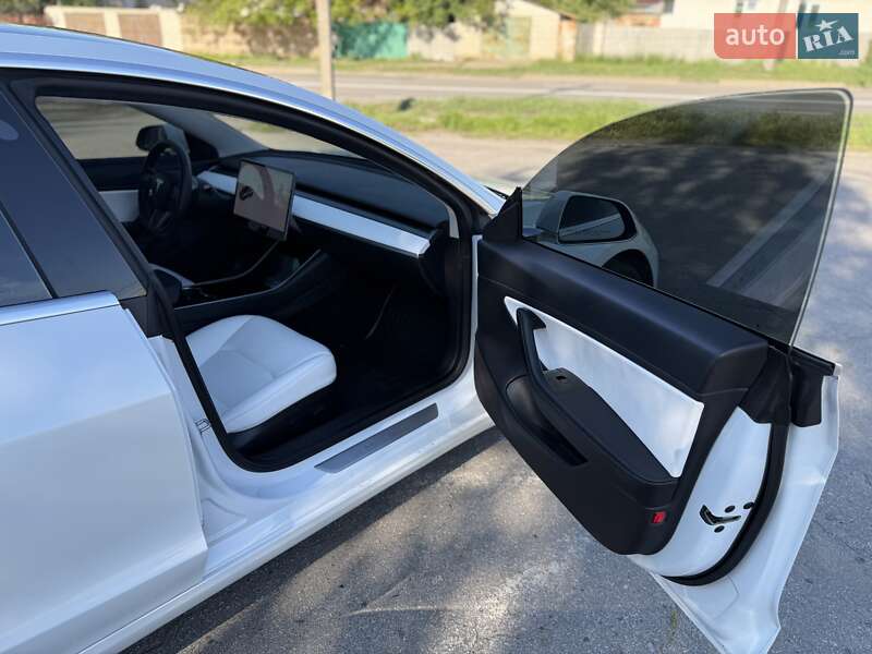 Седан Tesla Model 3 2019 в Києві