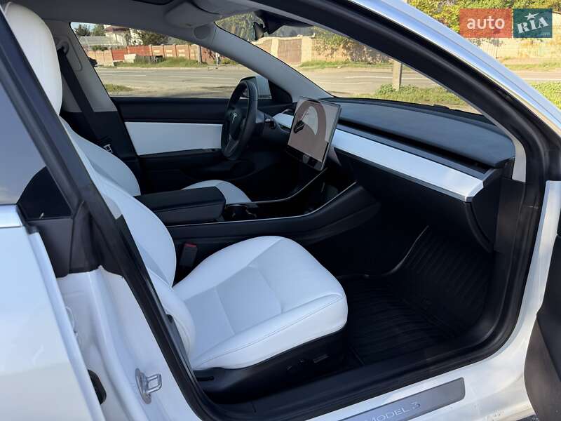 Седан Tesla Model 3 2019 в Києві