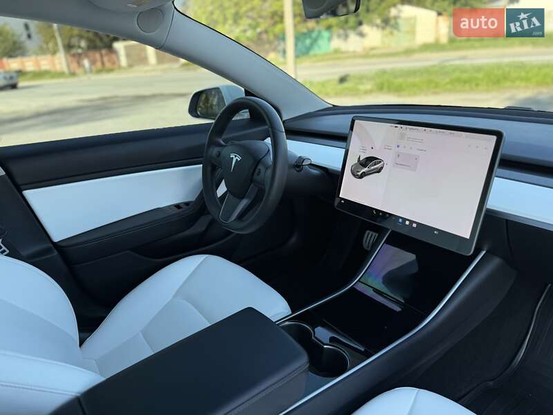 Седан Tesla Model 3 2019 в Києві