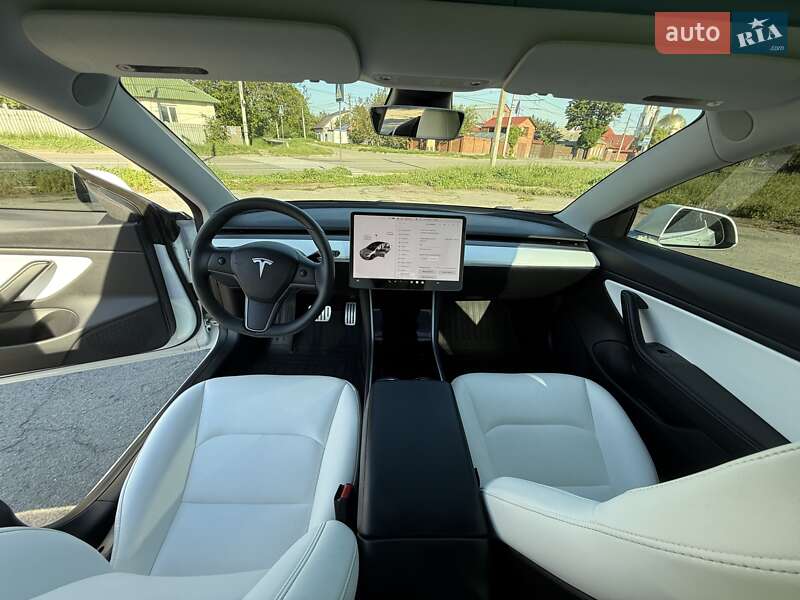 Седан Tesla Model 3 2019 в Києві