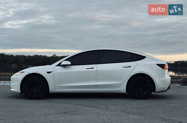 Седан Tesla Model 3 2024 в 